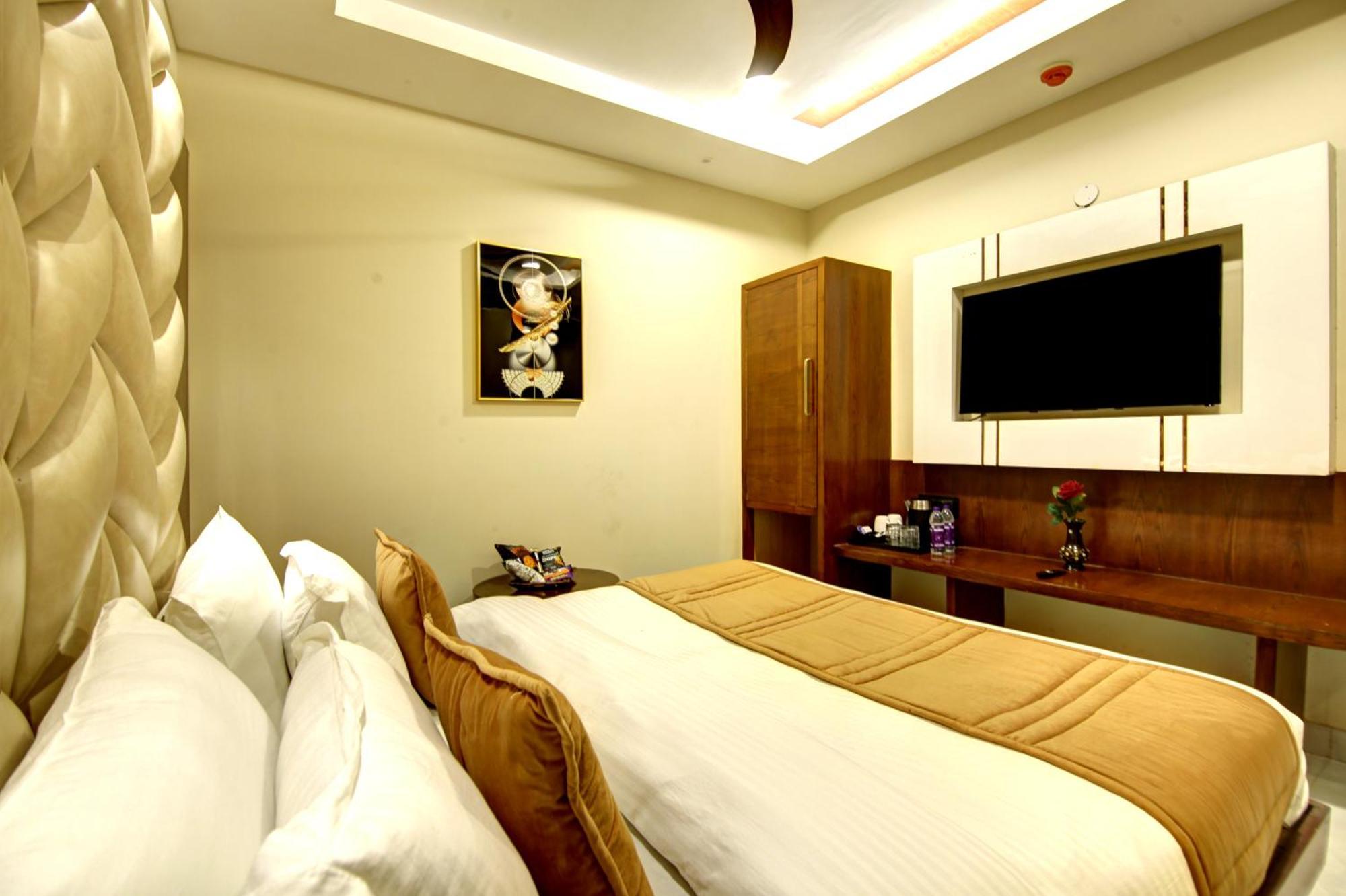 The Leena Interntional-traveller's Choice Winner 2025 Hotel New Delhi