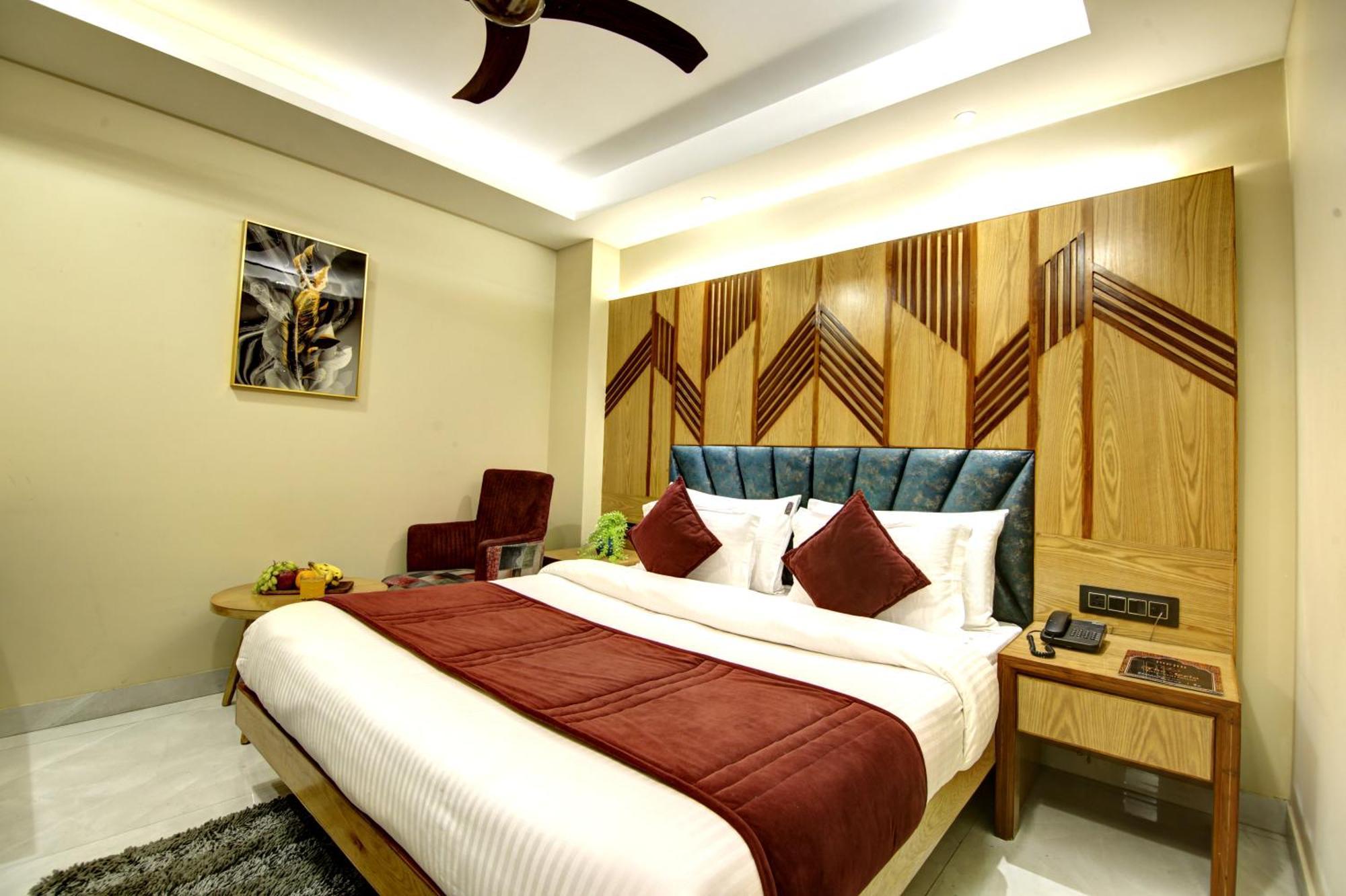 Hotel The Leena Interntional-traveller's Choice Winner 2025
