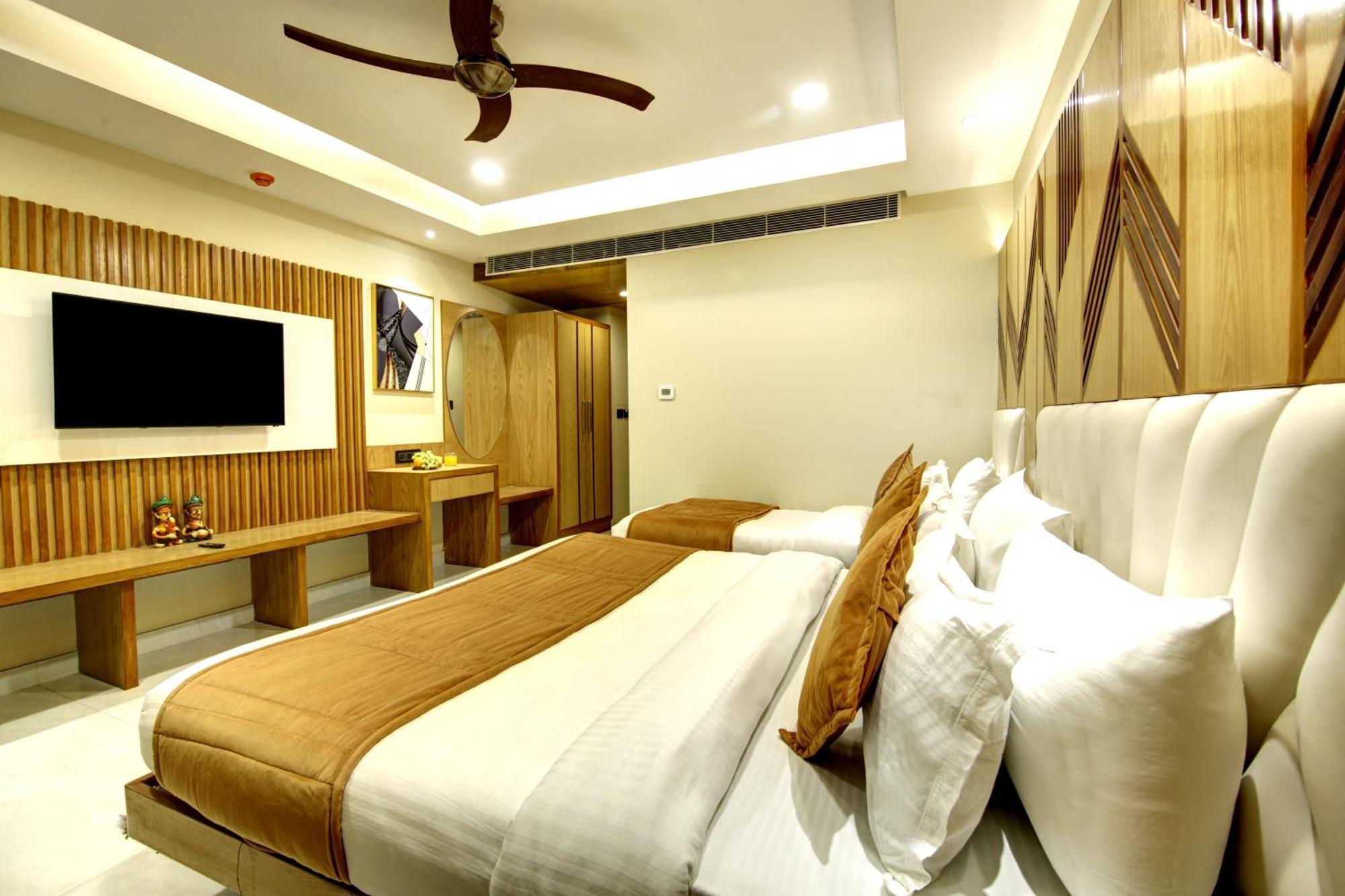 Hotel The Leena Interntional-traveller's Choice Winner 2025