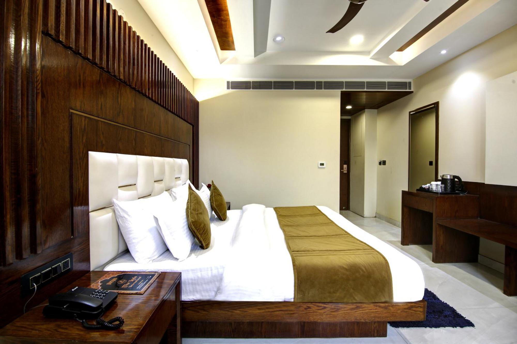 Hotel The Leena Interntional-traveller's Choice Winner 2025 New Delhi