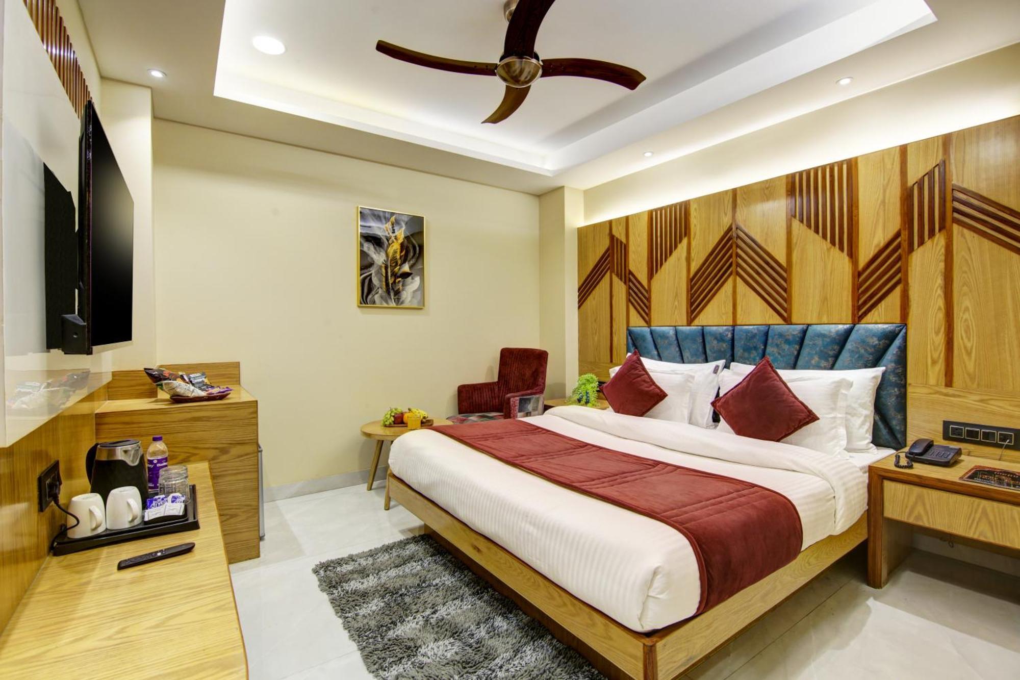 Hotel The Leena Interntional-traveller's Choice Winner 2025